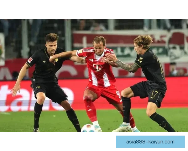 波兰什琴斯尼门神状态回暖，展现出强大的防守能力