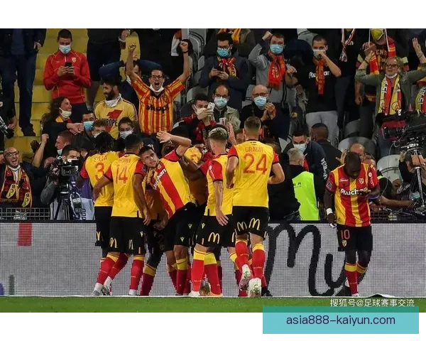 奥格斯堡比赛节奏持续提升，表现备受关注与期待